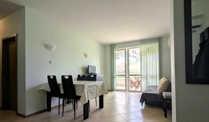 Sunny Hills 2 bdr apartment