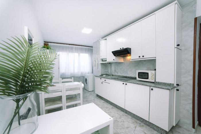 Confort en Arzúa Centro, Apt 1 by CABANA Rentals