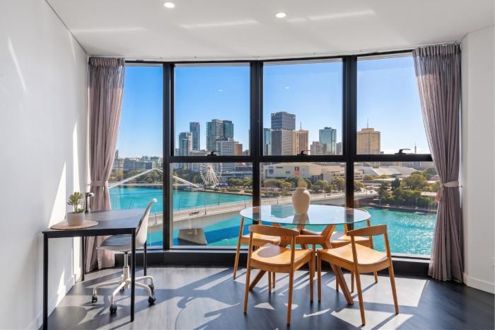 One Sky Residence - Sleep 6 - Pools Cinema Sauna Gym FREE Parking