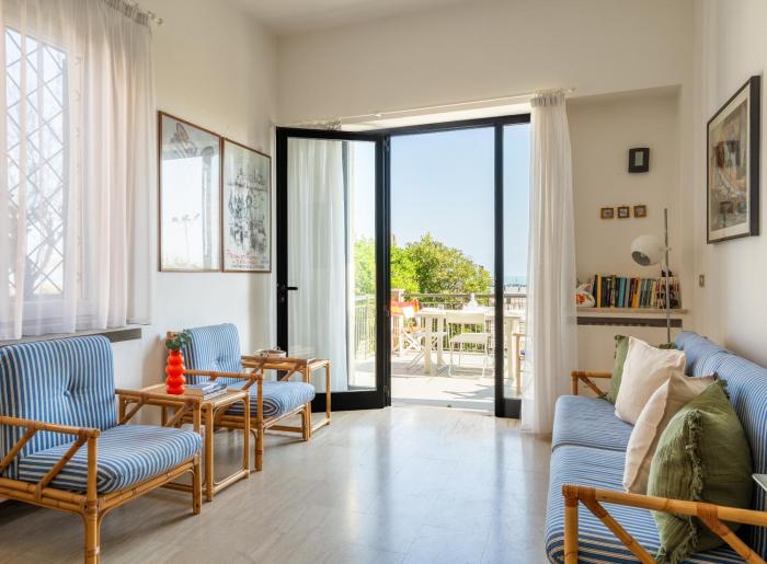 Viserba Sea Villa with Balcony - Il Lupo Affitta