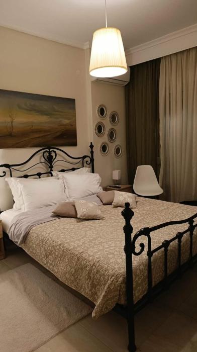 Irida Equanimity and Cozy Apartment