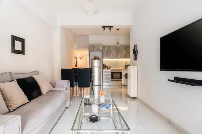 Luminous & Calm 2 BR Apt 7 to Metro in Koukaki