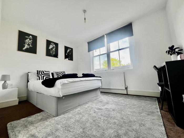 Modern 2BR Flat on Streatham High Road