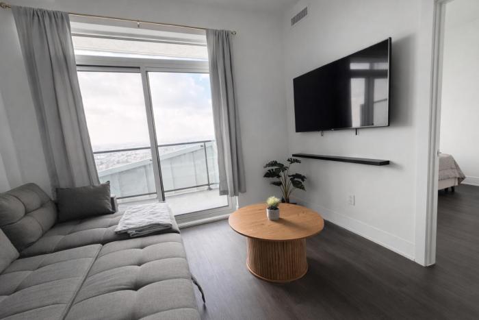 Luxurious Condo - Gym,Pool,Sauna,Bowling Alley,Hot Tub,Lounge