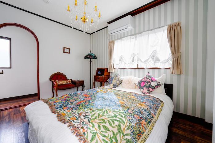 Up to 8 guests 4 min walk to station 15 min to USJ 6 min to Shinsaibashi 12 min to Umeda free parking available翠