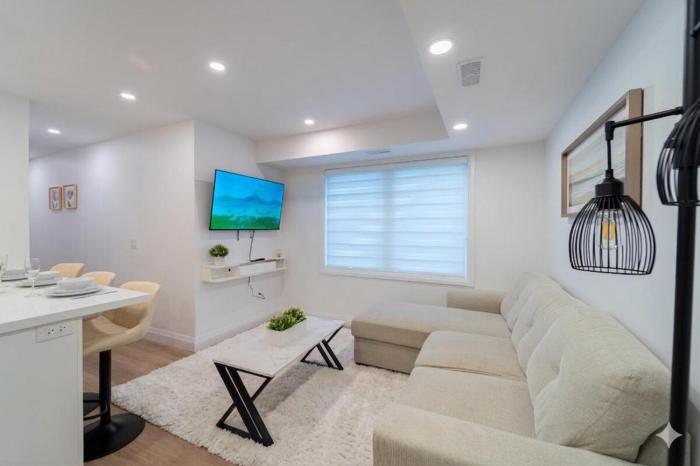 Bright & Spacious 2BR Near Downtown KW