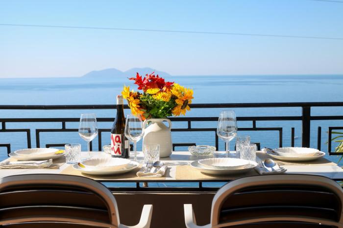 Villa Meminaj With Sea View And Garden