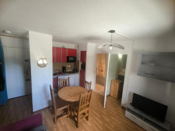 apartment , separate bedroom 23m box velos