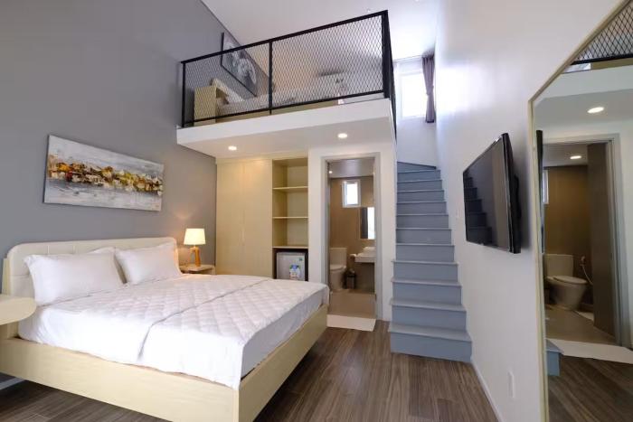 Central Downtown Contemporary Light-filled Duplex