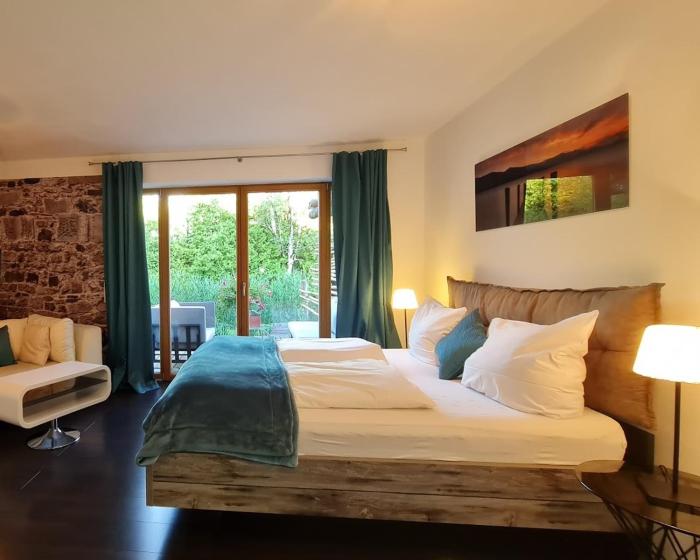 Design Ferienwohnung 2. Reihe Wörthsee mit Garten und großer Terrasse
