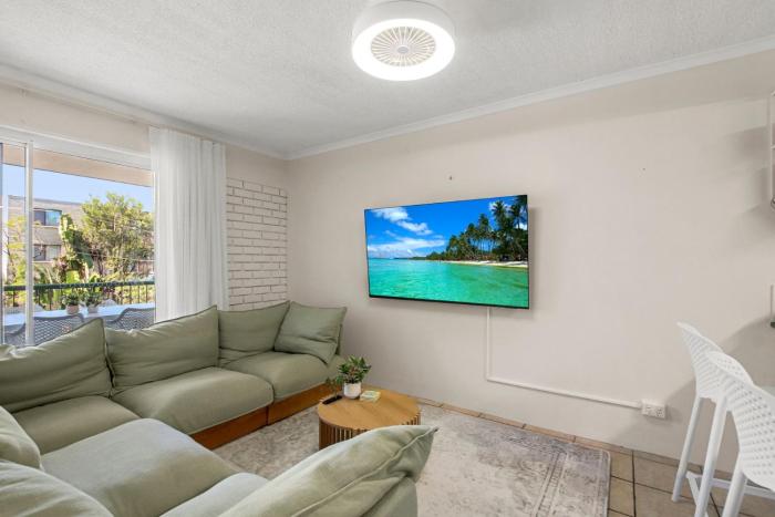 Whitecaps Resort Unit 4, 44 Edmund Street, KIngs B