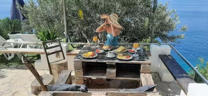 Apartmant with sea view and beach infront