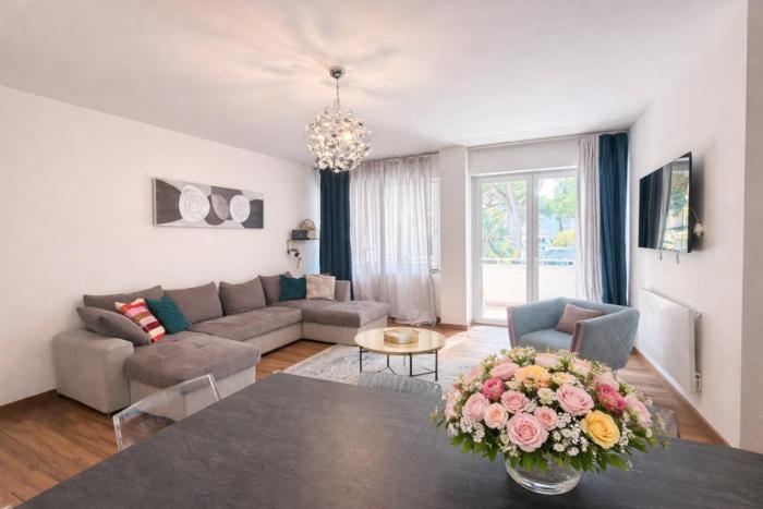 Beach-Center-Renovated-Parking-Balcony apartment