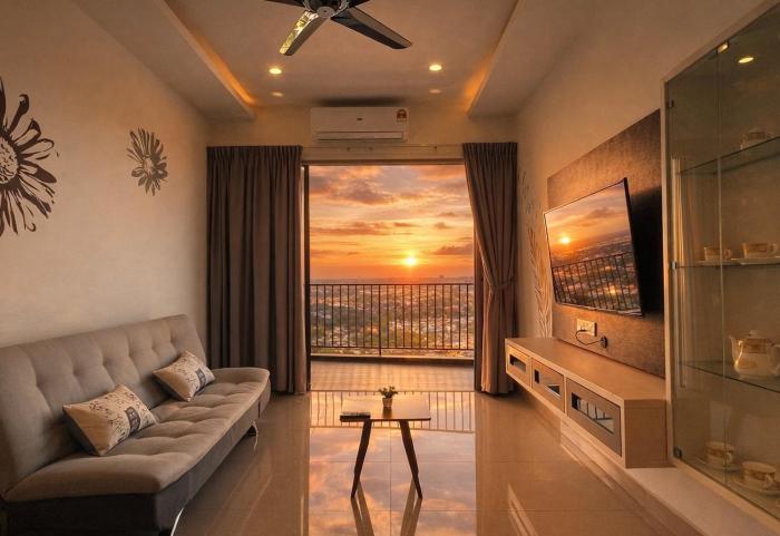 Sunset View 3BR Condo with Swimming Pool Free WiFi & Netflix near Lake Garden