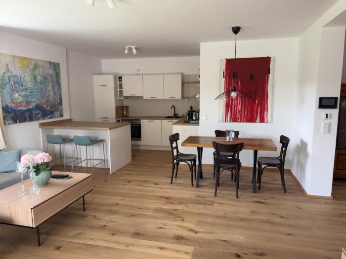 Aussichtsstraße - Wunderschön renoviertes Einfamilienhaus in See- und Stadtnähe