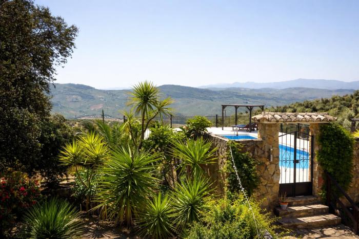 Cortijo Sol y Olivo spacious exclusive private pool retreat