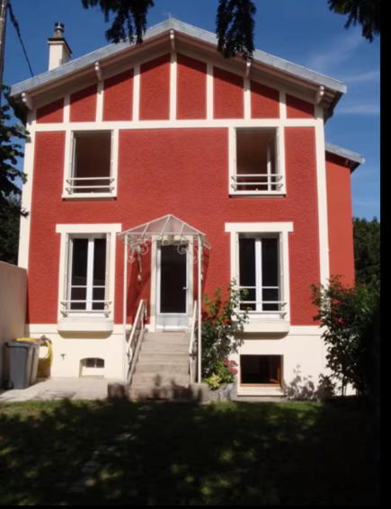 4 bedrooms house 15 from Paris Center