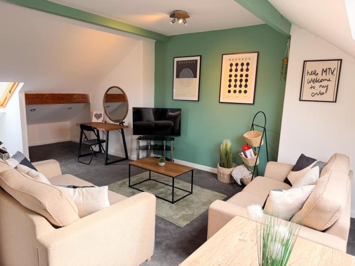 West end By Furnished Accommodation - Free Parking - Family Stays - Spacious