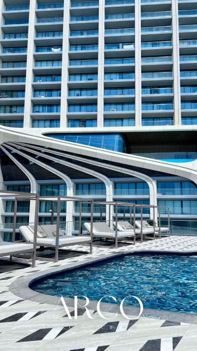 Mercury Suite Bright w Pool access by Arco Collection