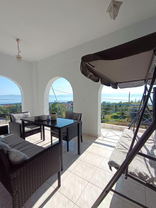 Cozy Seaside Home in Petalidi