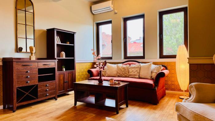 Maison Warmth - Elegant Sunlit 2BR near Piata Victoriei