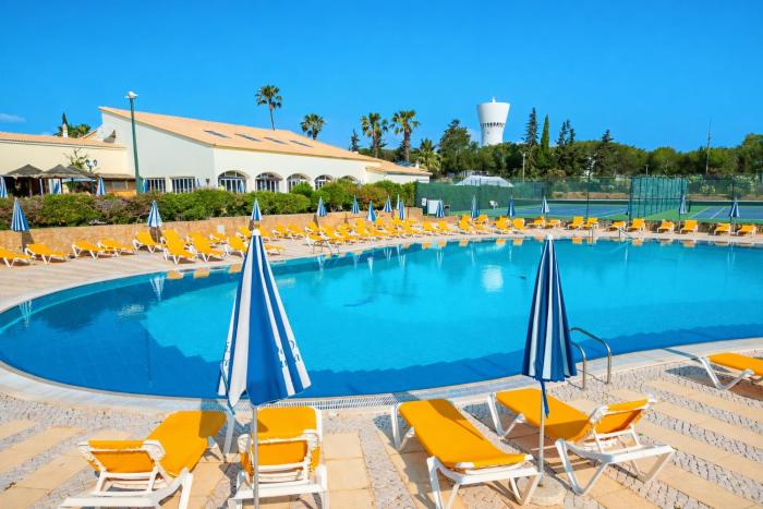 Ground-Floor Apartment with WiFi, Pool, Jacuzzi, Tennis