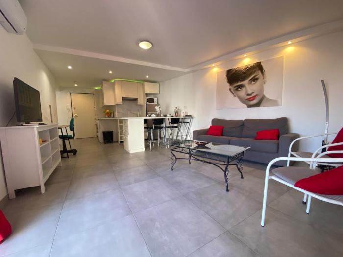 A Stunning Apartment Located In The Centre Of Town