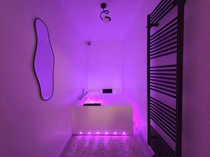 Suite Design Balnéo - Lit King size - Garage privé