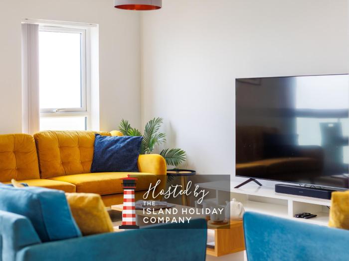 Colonels Rest - Luxury Beachside Townhouse with Sea Views in Sandown, Sleeps 10