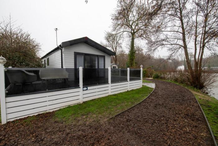 Valley 127A - Coghurst Hall