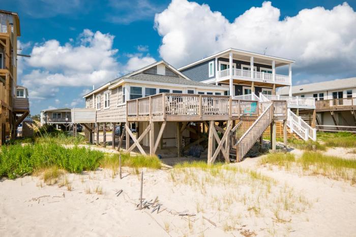 Beside the Sea by Oak Island Accommodations