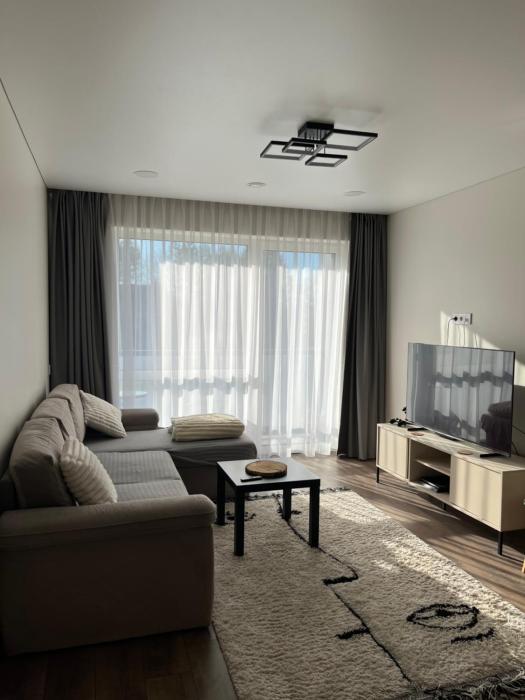 Modern apartment with Free parking - 10 min to airport, 15 min Center
