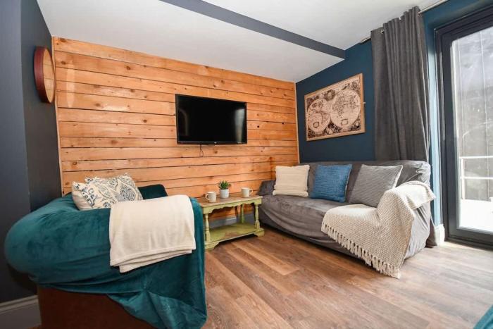 2 Private Rooms in Shared Apartment with Kitchen