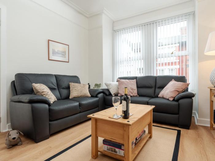 3 Bed House Near Liverpool Parking Sleeps 5