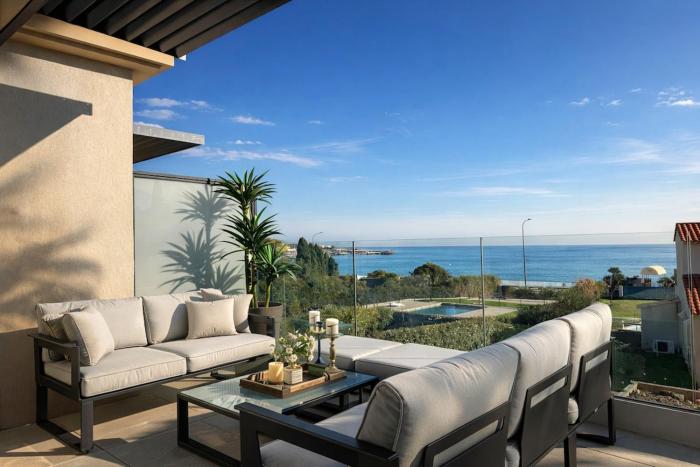 Villa Indigo - Sea view, pool and beach 50 m away