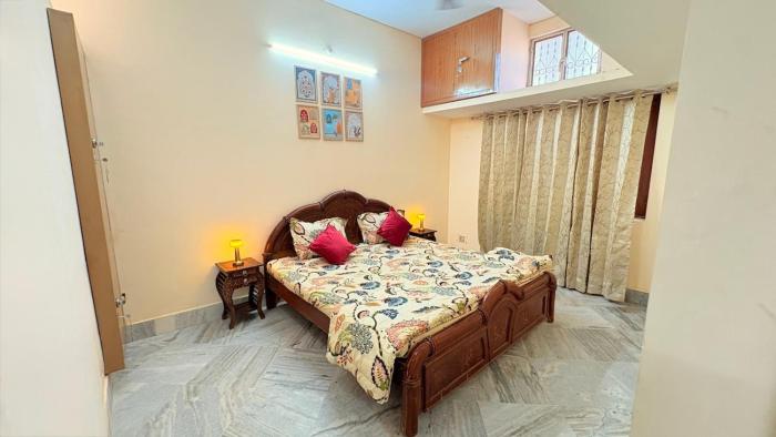 Pyari Kunj Homestay , Near Bankey Bihari Temple