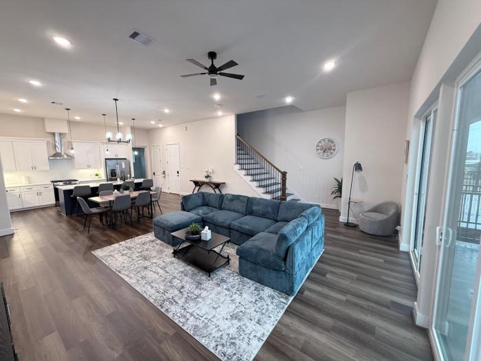 3 BR 3 BA, Lakeside Townhouse mins to Kemah & NASA