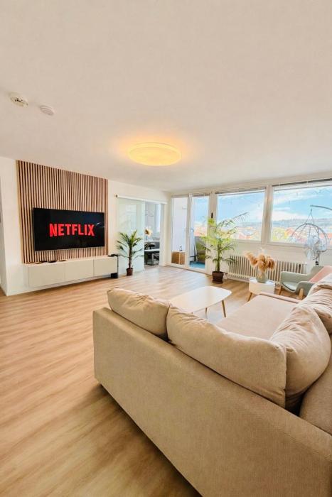 Stylish Apartment Balcony 2 BR Central