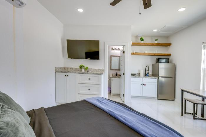 Easy South Padre Beach Retreat w Pool Access
