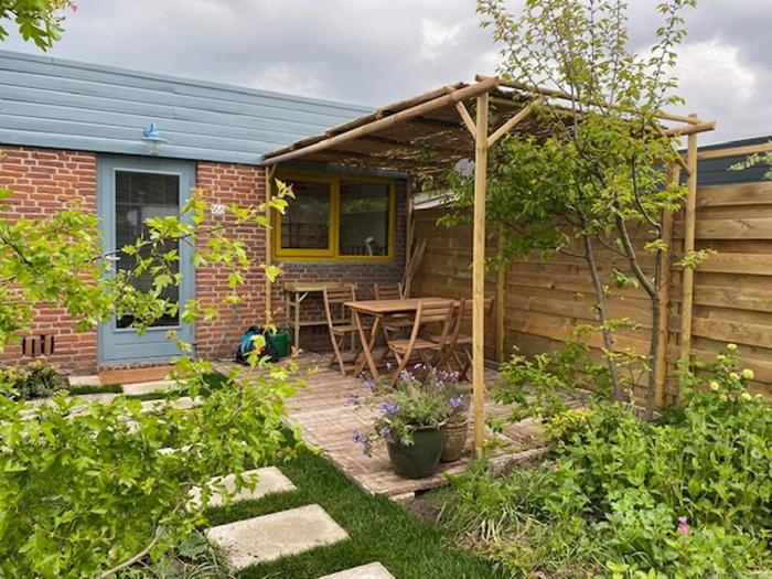 Holiday Home in Noordwijkerhout near Lake