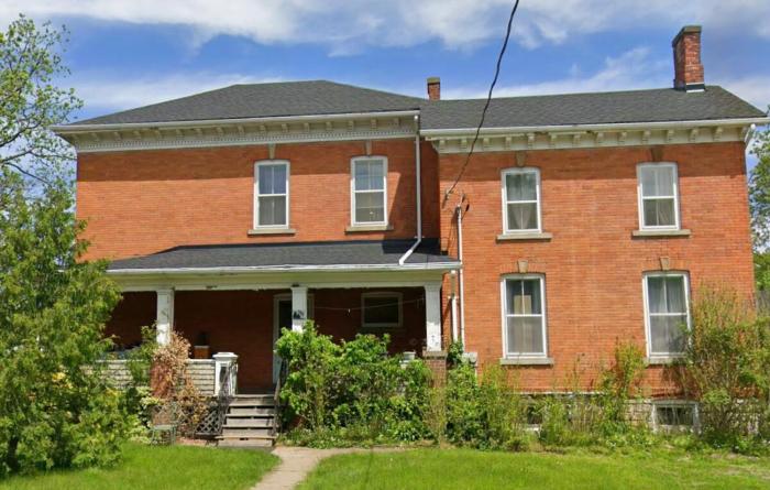 Large 7 Bedroom Heritage Home in St Catharines