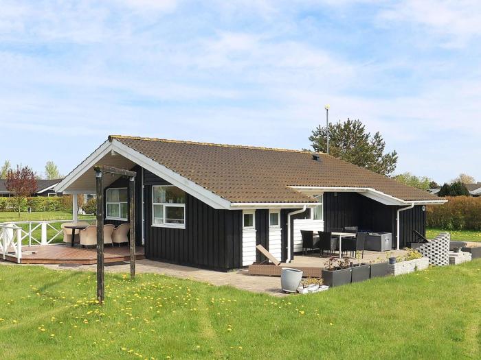 6 person holiday home in Hadsund-By Traum