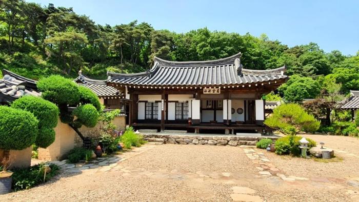 Tohyang Traditional House