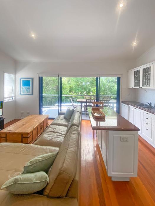Kookaburra Lodge 4 Little Cove Road 8 under new management