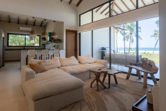 Casa Zola Beachfront Surf Escape in Morrillo