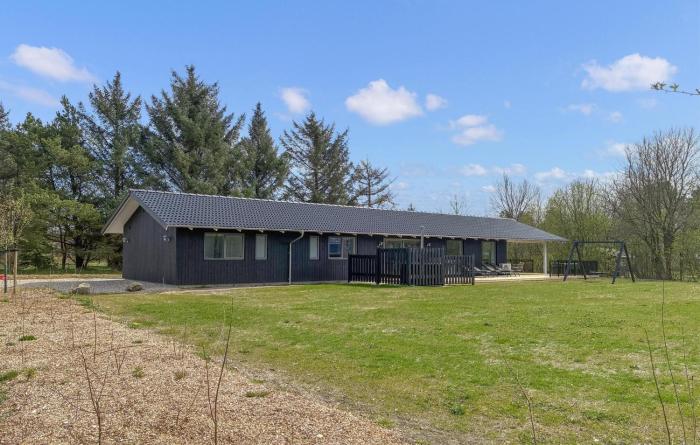 Nice Home In Oksbøl With Wifi