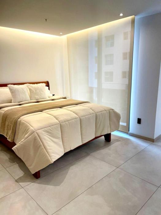 Elegant Studio Pool & Jacuzzi
