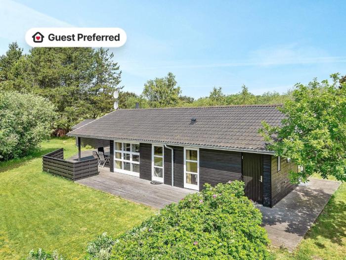 8 person holiday home in Ålbæk
