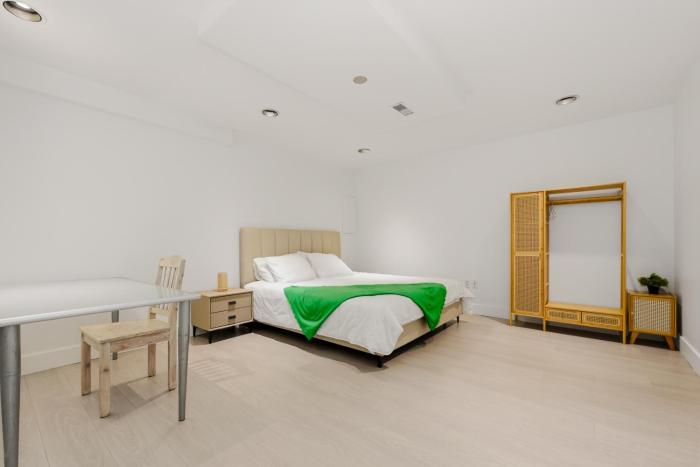 Modern Family Stay 4BR Home in Kerrisdale
