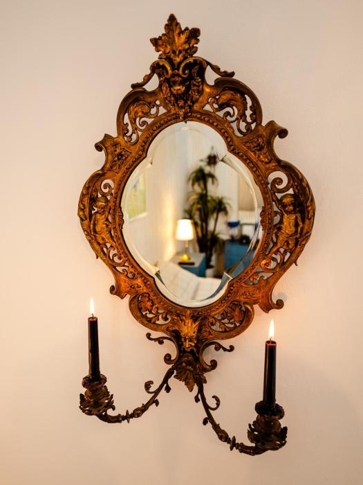 Central Art Apartment with Treasure Hunt, Free Parking & Self Check-In